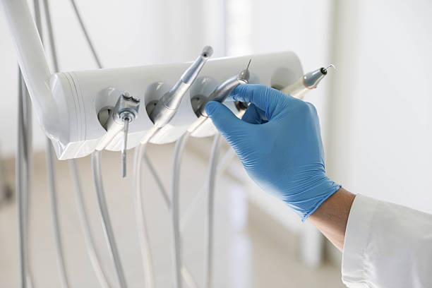 Professional Emergency Dentist technician working in Park Forest, IL